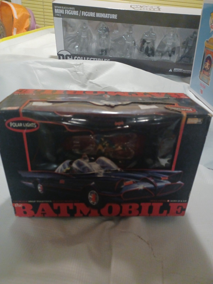 2011 discontinued POLAR LIGHTS 824 1/25 1966 Batmobile, From 1st Season new snap - Picture 3 of 3
